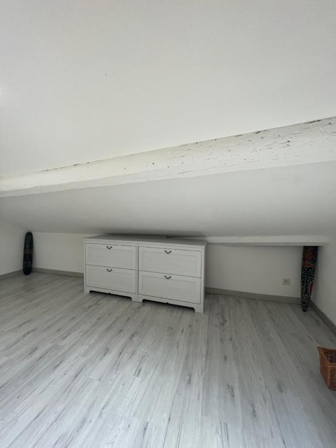Appartement climatisé centre-ville de narbonne dans comble 4 couchages Esterno foto