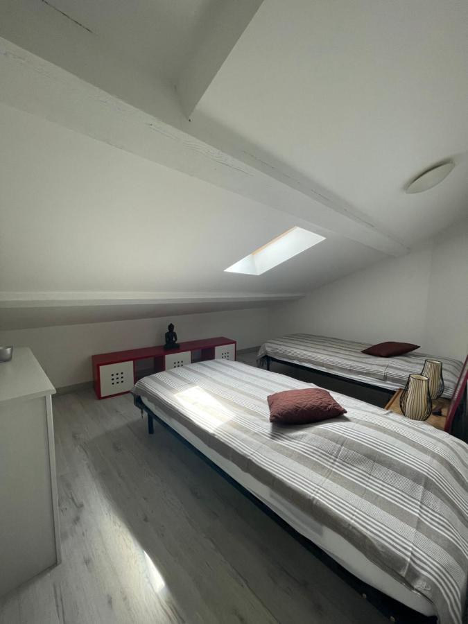 Appartement climatisé centre-ville de narbonne dans comble 4 couchages Esterno foto